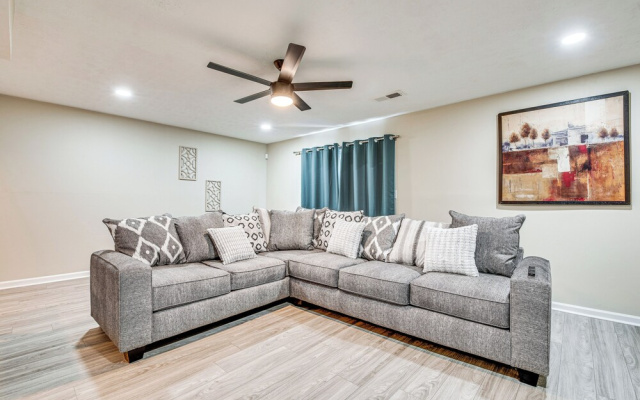 Welcoming Townhome: 1/2 Mi to Downtown Smyrna