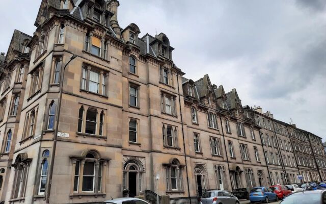 297 Charming Spacious 2 Bedroom Apartment in the Centre of Edinburgh s Old Town