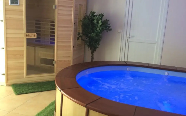 Detached Chalet With a Covered Terrace in Green Surroundings