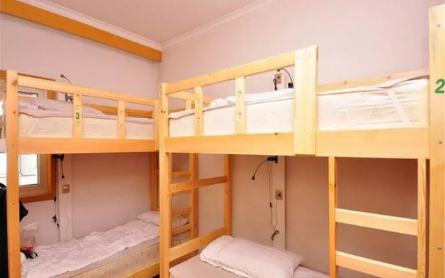Xingzou Youth Hostel