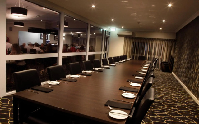 Cattleman's Country Motor Inn & Serviced Apartments
