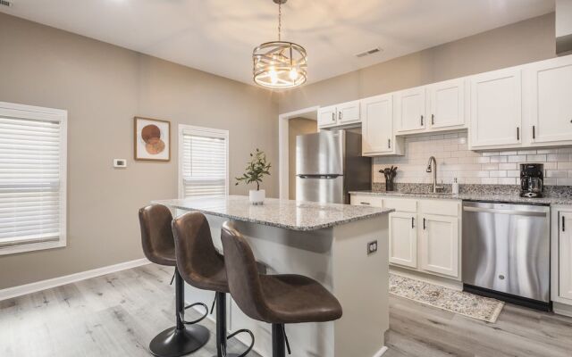 Newly renovated 4BR CozySuites