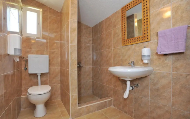 Beautiful Home in Kastel Stari With Wifi and 7 Bedrooms