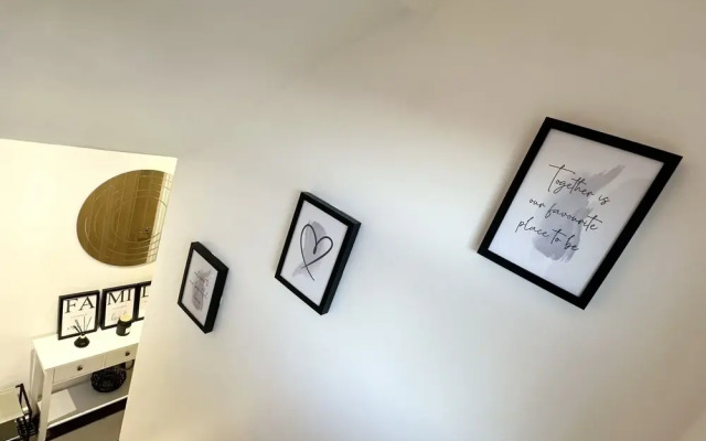 Charming 3-bed Home Minutes From City Centre