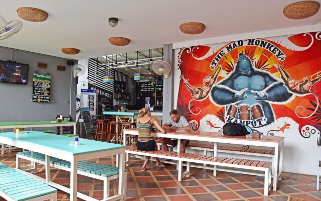 Mad Monkey Hostel Kampot