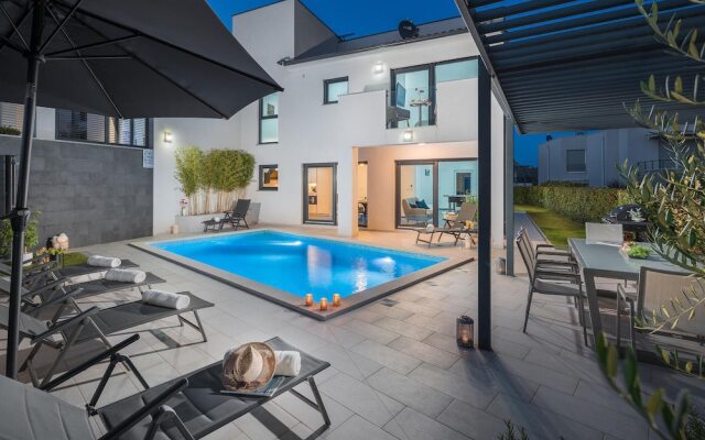 Nice Home in Medulin With Wifi and 5 Bedrooms