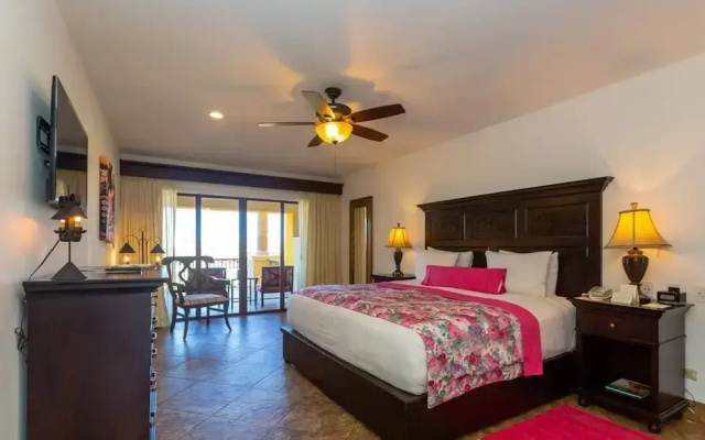 Room in Holiday House - Hacienda Encantada-king Or Queen Beds-kitchenette!