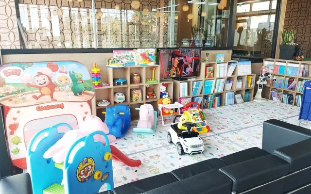 Memoria Pool Villa Family Pension