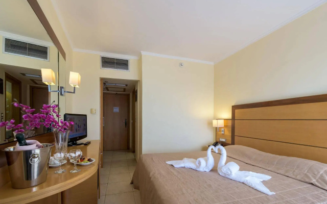 Manousos City Hotel