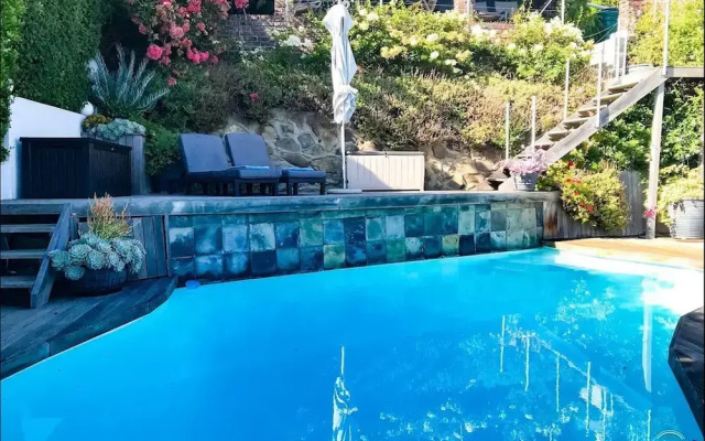 121 Ocean View Drive Studio Apartment