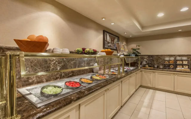 DoubleTree by Hilton Downtown Wilmington - Legal District