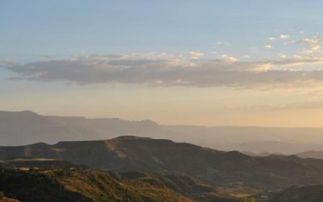 Cliff Edge Hotel - Lalibela