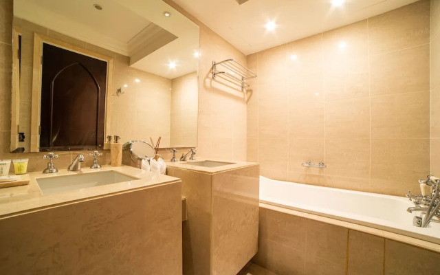 Amazing 1 BR Apartment Souk AlBahar 4105