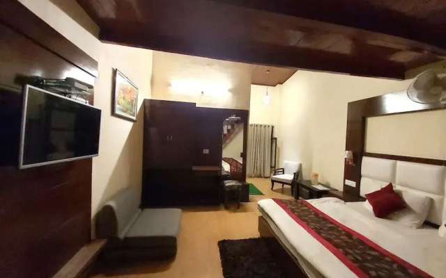 Goroomgo Moon Mallital Nainital