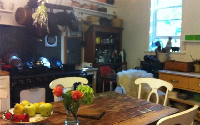 Church Des Artistes Guest House