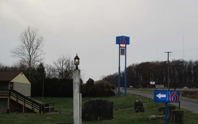 Motel 6 Shartlesville, PA