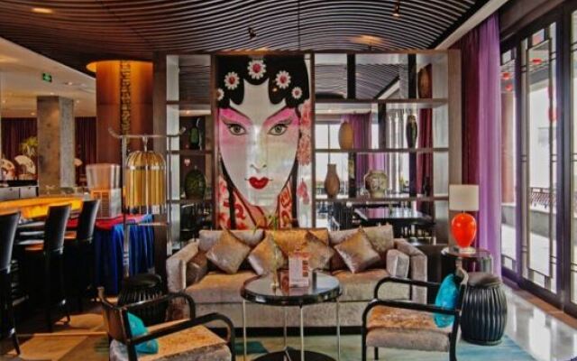 Qinhu Hotel