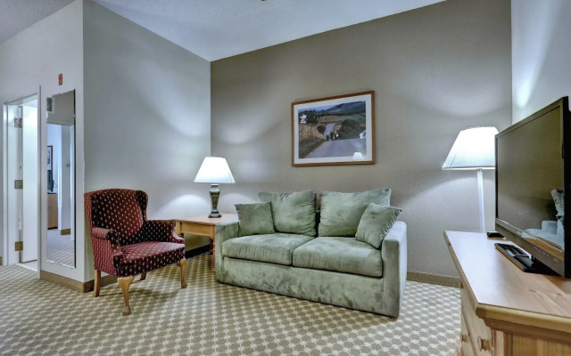 Lancaster Inn and Suites