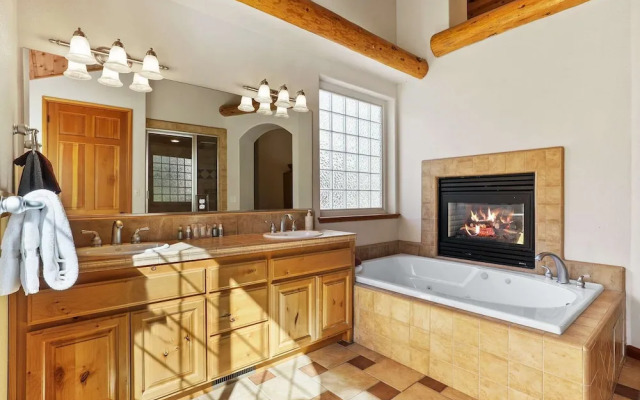 The Lodge on Oaxaco - Epic Man Cave / Billiard Room