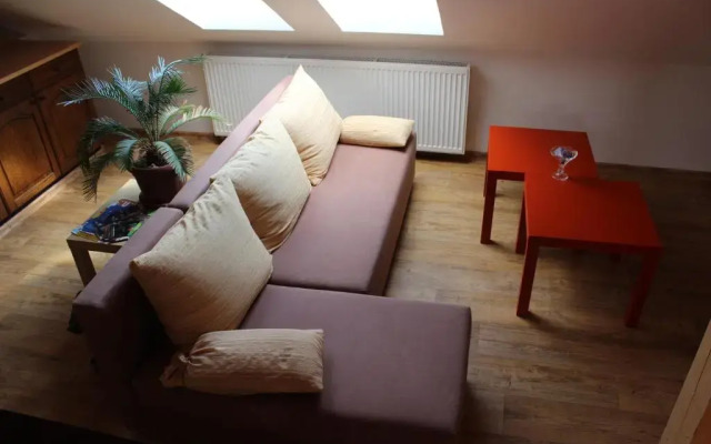 Orange Loft Apartment