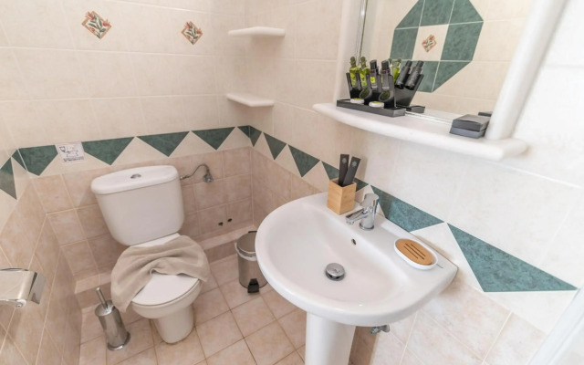 Birikos Hotel & Suites