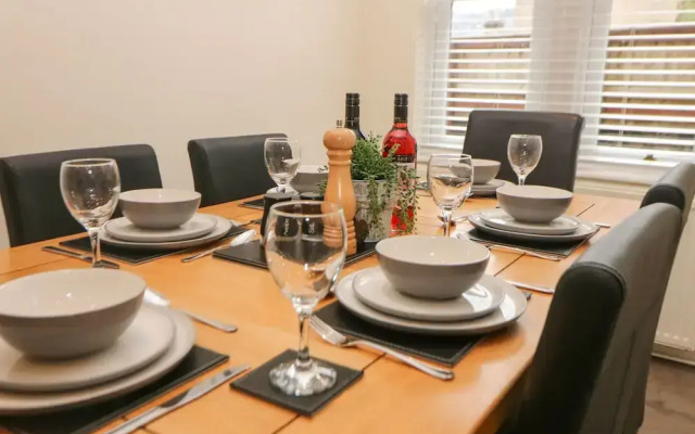1 Knowleston House