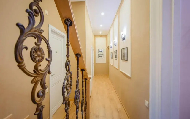 Galaktionis Apartment.3 min to Liberty Square