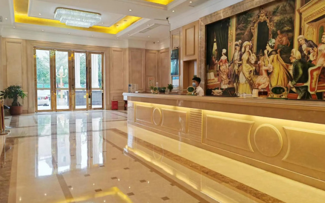Vienna International Hotel(Puning High Speed Railway Station Store)