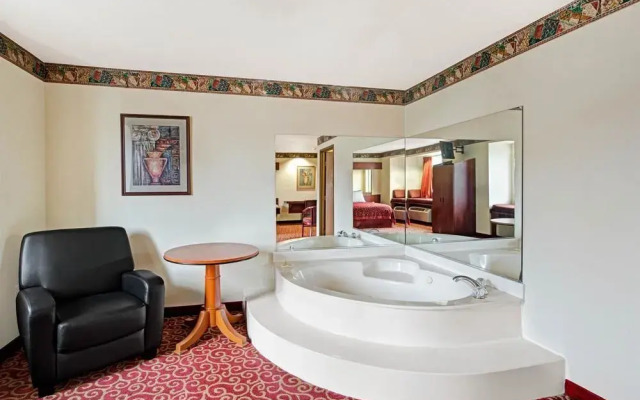 Days Inn & Suites Plano Medical Center/Dallas