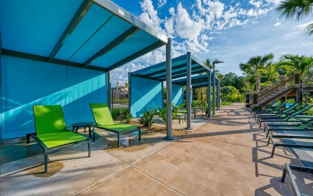 Stunning Themed Home Private Pool Ideal Location