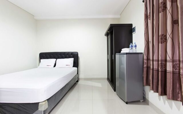 RedDoorz Plus near Lippo Cikarang Mall