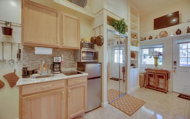 Cozy & Convenient Elmont Retreat w/ Patio!