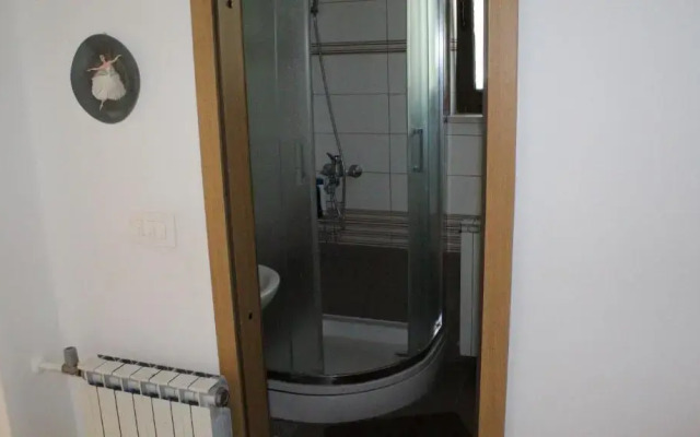 Apartman 100m2, full opremljen, privatni parking.