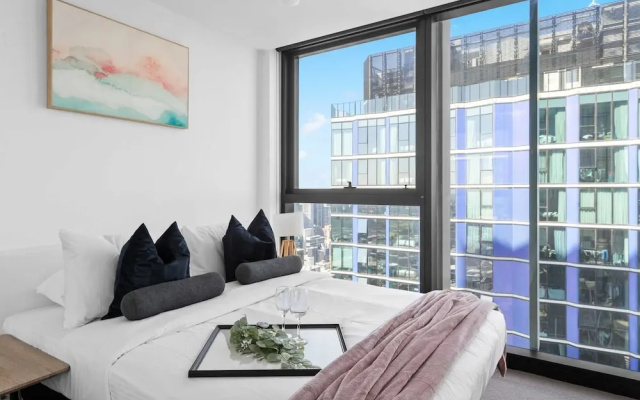 A Cozy & Comfy 2BR Apt Up in the Clouds Near CBD – Guest Rooms – Melbourne
