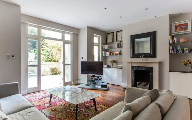 Hans Place II by Onefinestay