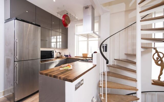 Quirky 2BR Mews House in Popular Earls Court