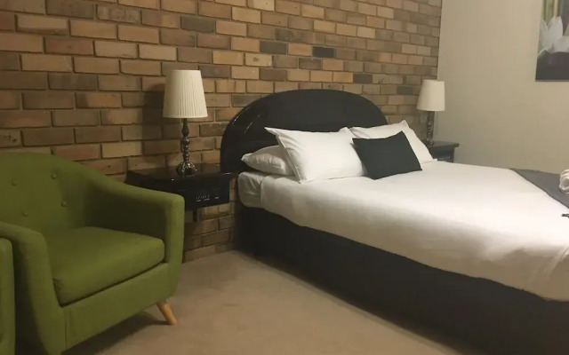 Magdala Motor Lodge & Lakeside Restaurant