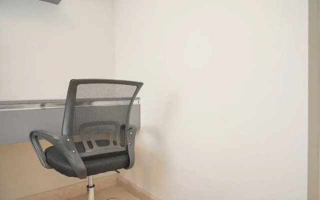 Minimalist And Nice Studio At Gold Coast Apartment