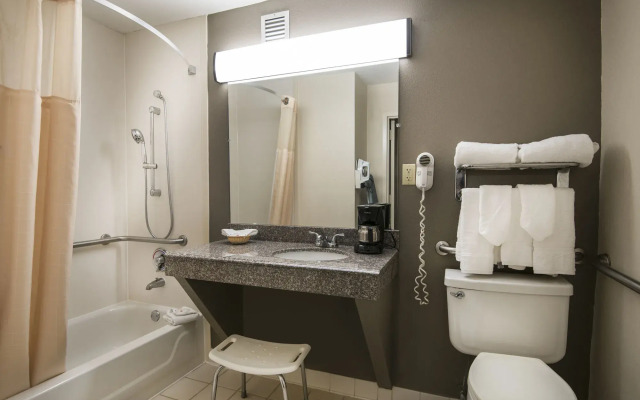 Rodeway Inn & Suites and Conference Center