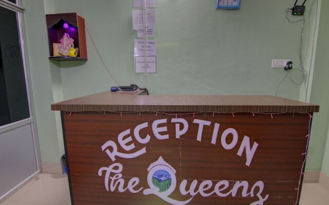 OYO Flagship 13580 The Queenz