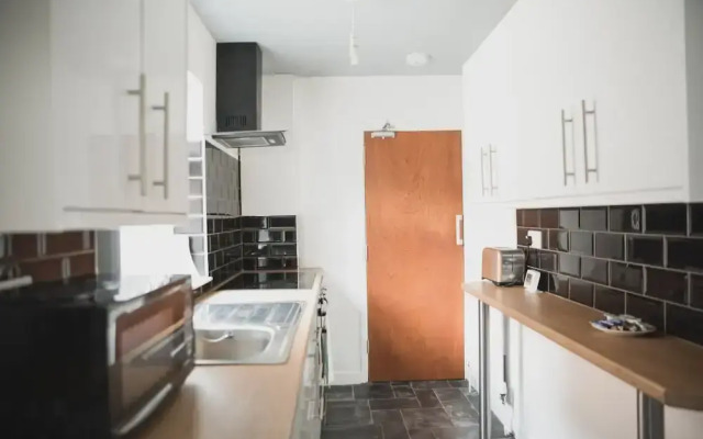 Room in Guest Room - Big Room in Leicester