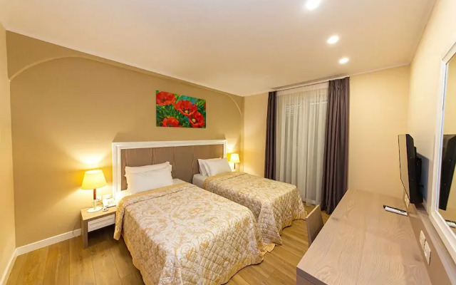 F And M Hotel Tirana