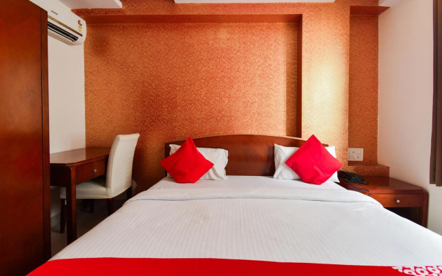 Flagship 76012 Hotel Grand Decor