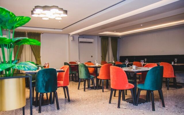 Bon Hotel Platinum