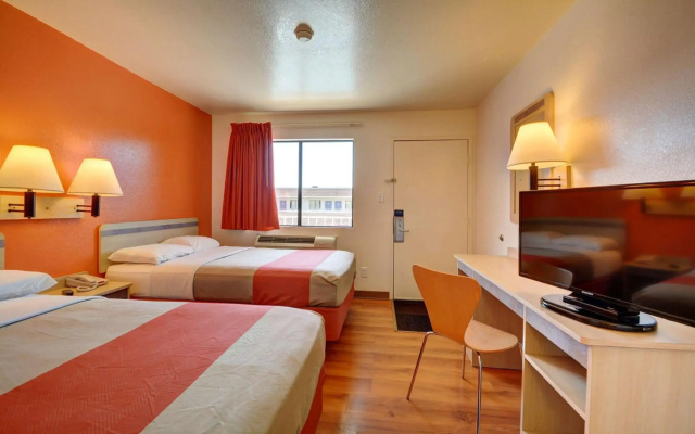 Motel 6 Windsor Locks, CT - Hartford