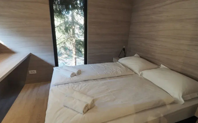 Tree House Close to the National Park Plitvice Lakes