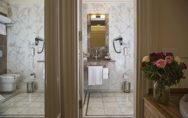 Corinne Art & Boutique Hotel