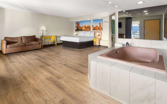 Days Inn & Suites by Wyndham Albany