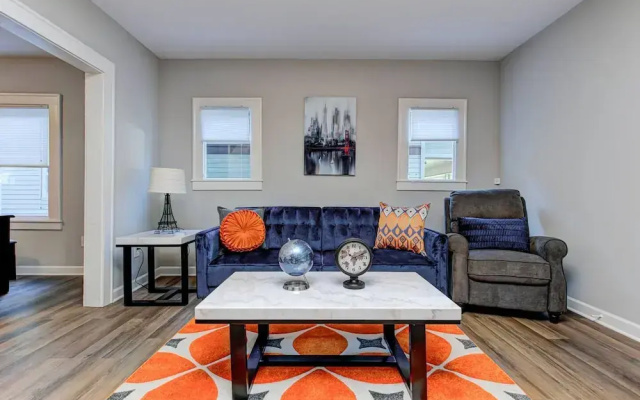Chic Spacious Downtown Retreat