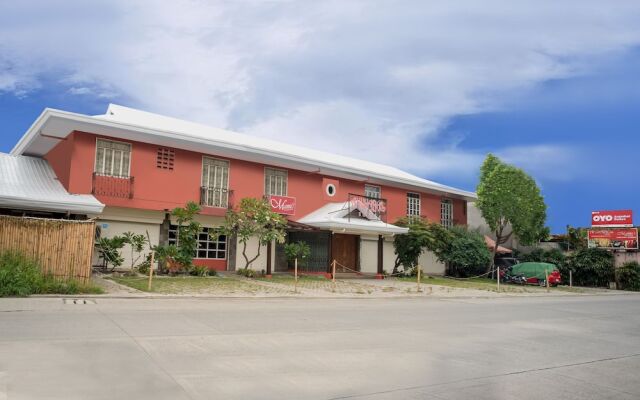 OYO 579 Anisabel Suites